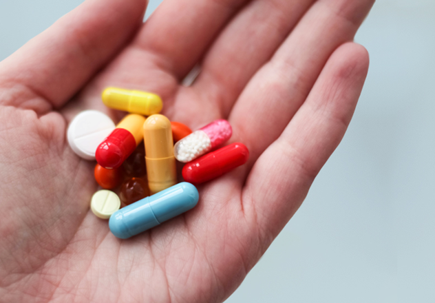 Consumer Healthcare en OTC geneesmiddelen Consumer Healthcare en OTC geneesmiddelen in een hand